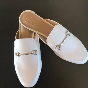 NEW White Mule / Slides Says 8 but 8.5 a. n. a.
